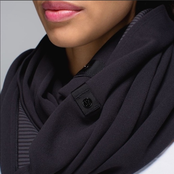 lululemon athletica Accessories - Lululemon Black Grey Stripe Vinyasa Scarf Wrap EUC
